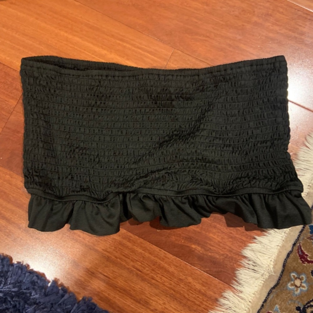 Solid Shirred Ruffle Hem Crop Top - Picture 5 of 10